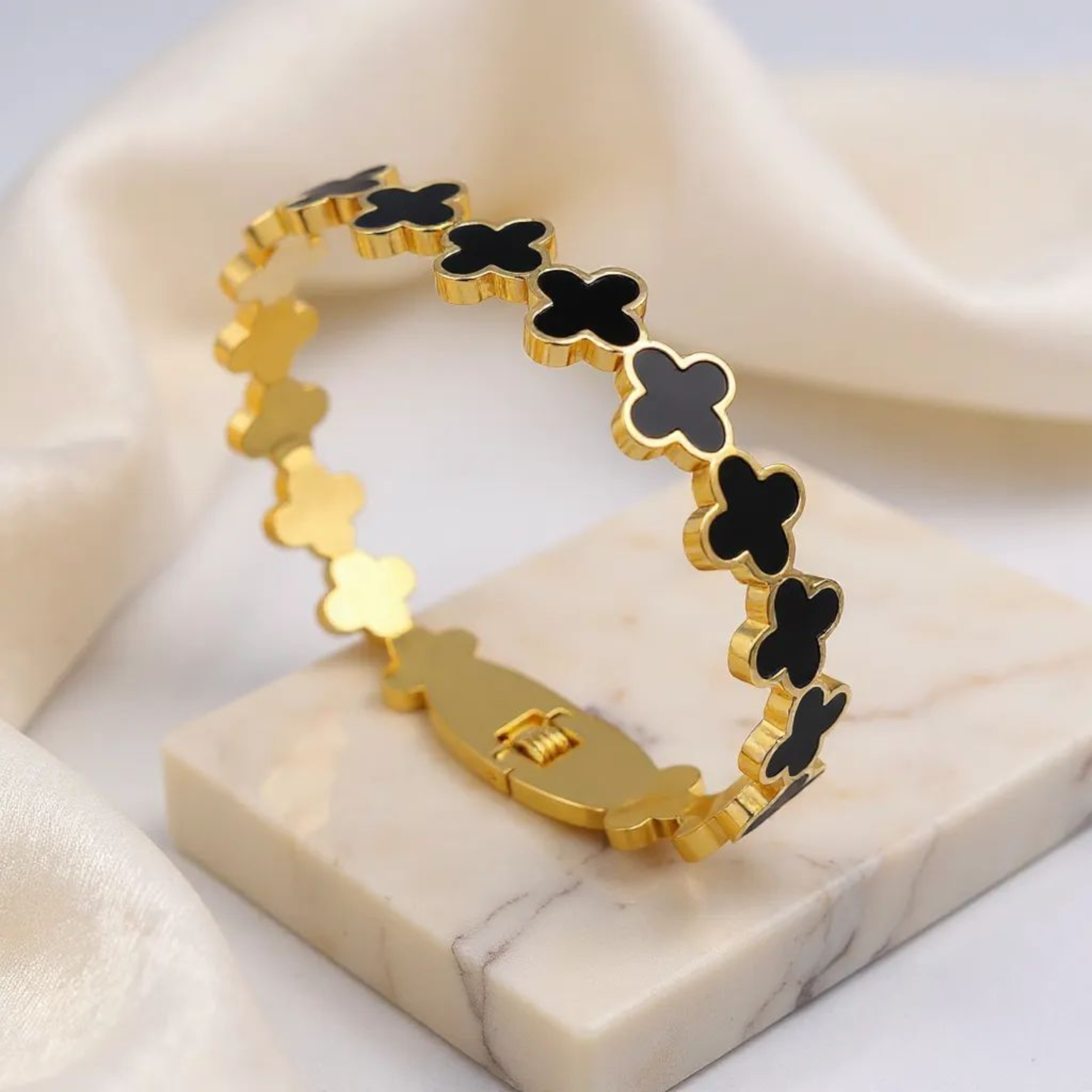 Luxury Clover 18K Gold Plated Handcuff