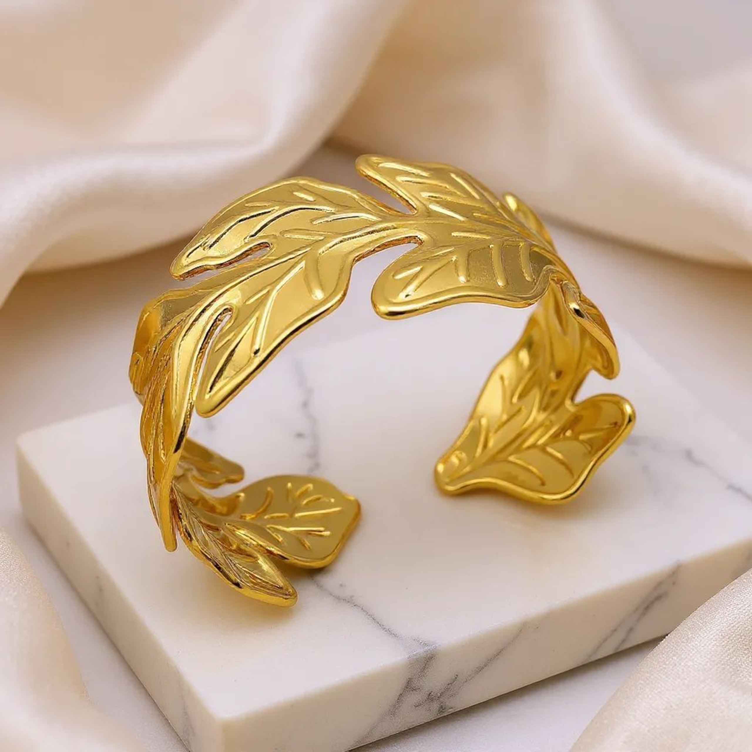 Luxury Leaf Patterened 18K Gold Plated Handcuff