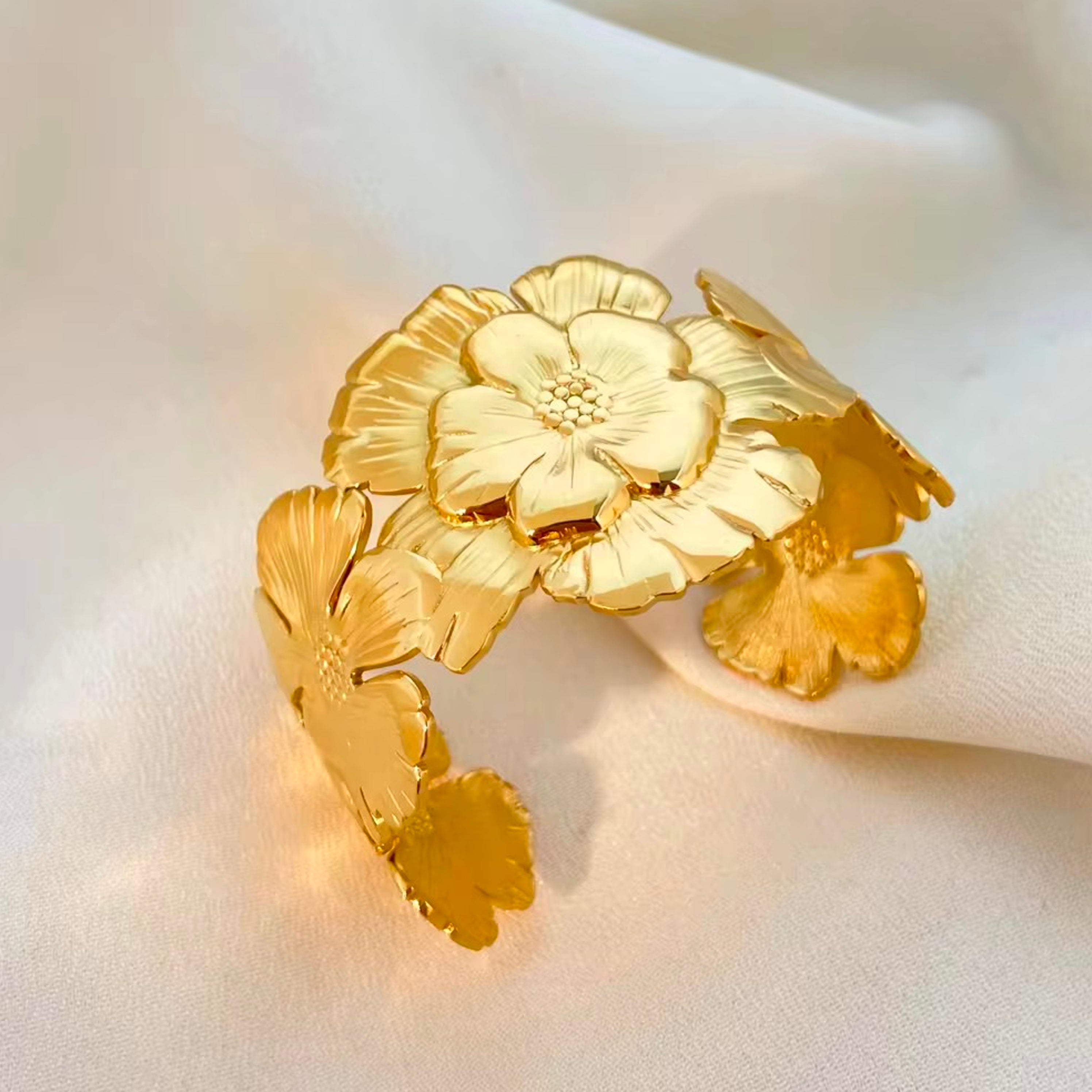 Luxury Floral 18K Gold Plated Handcuff