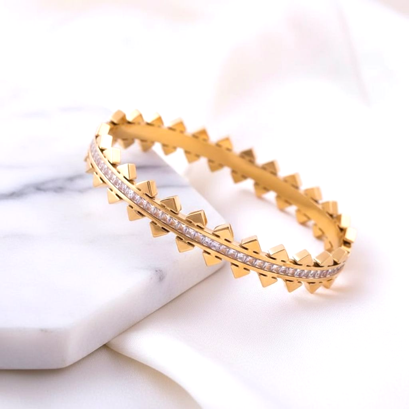 Royal Spike Line 18K Gold Plated Handcuff