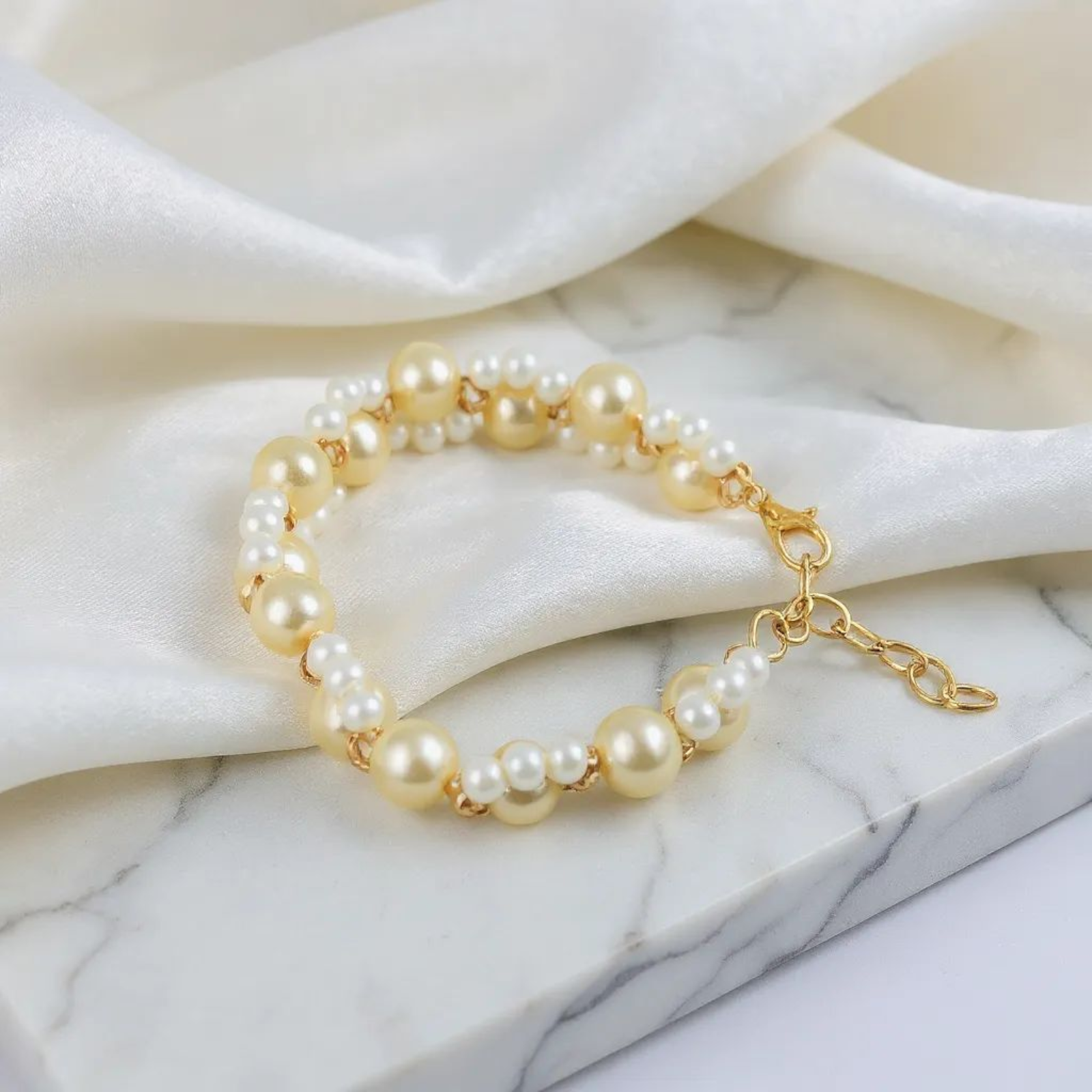 Pearl Elegent Beads Bracelet (Adjustable)